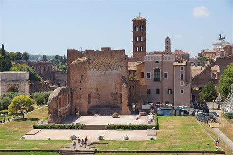 fendi sfilata nel tempio di venere|Fendi: completato dopo 15 mesi di lavori il restauro del Tempio di .